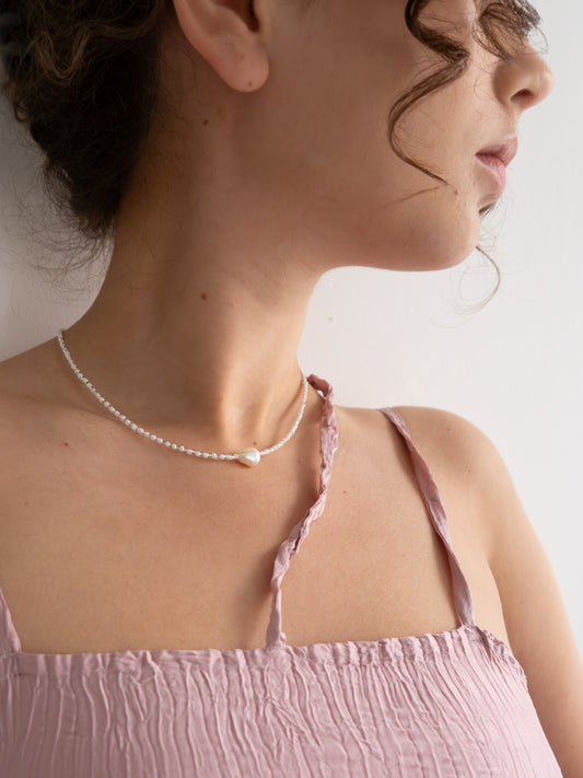 Somos Como Niños Necklace - White/Silver