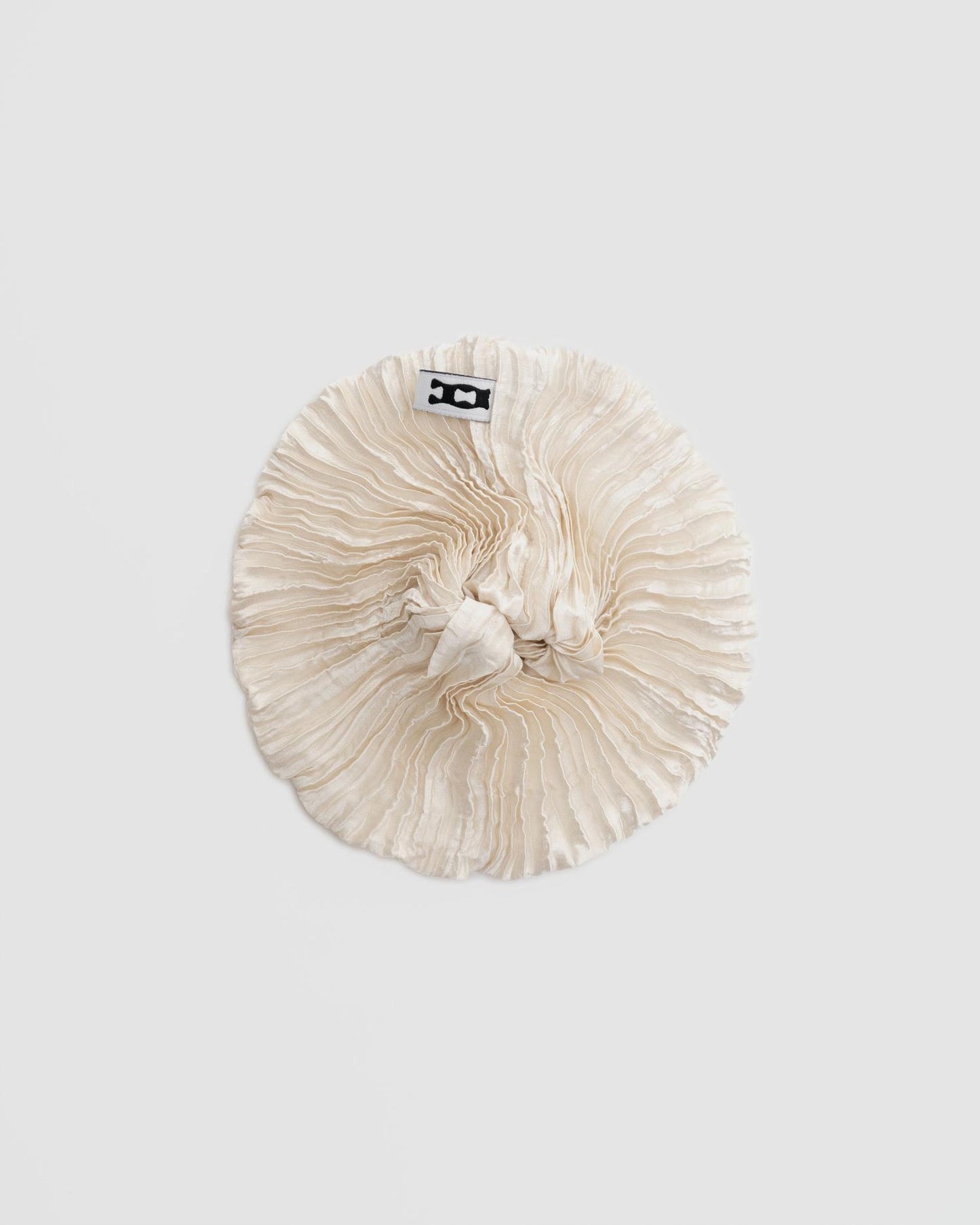 Plissé Silk Scrunchie - Off-White