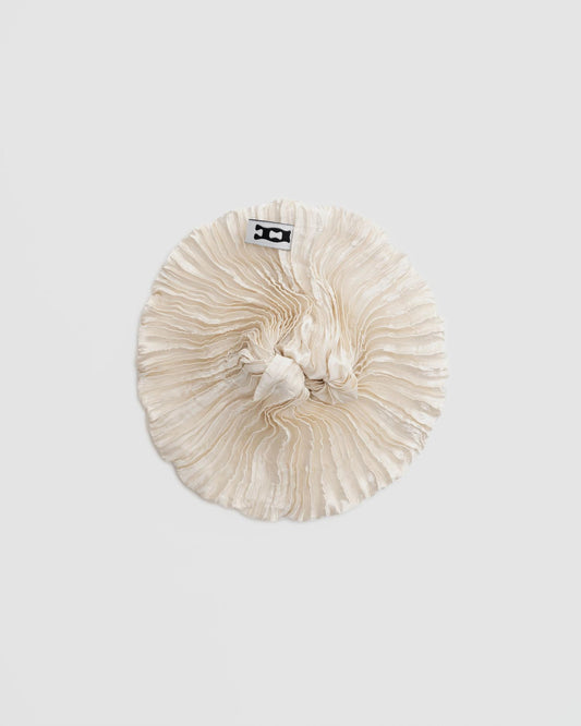 Plissé Silk Scrunchie - Off-White