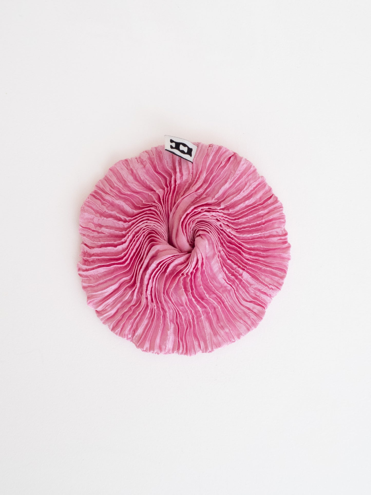 Plissé Silk Scrunchie - Bright Pink