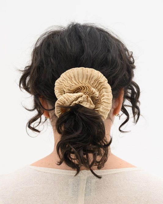 Plissé Silk Scrunchie - Beige