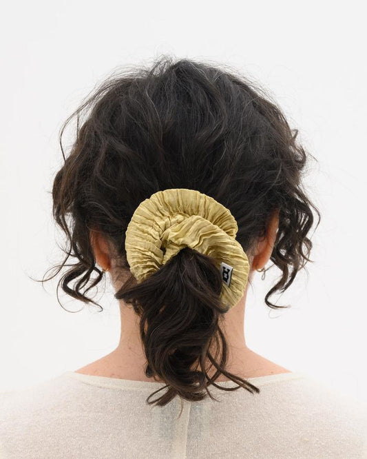 Plissé Silk Scrunchie - Pistachio