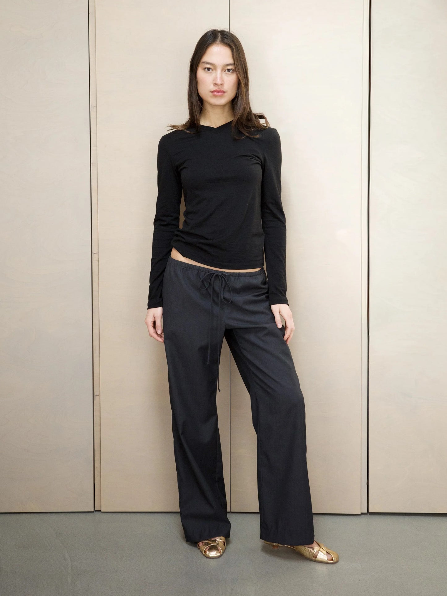 High V-Neck Long Sleeve - Black