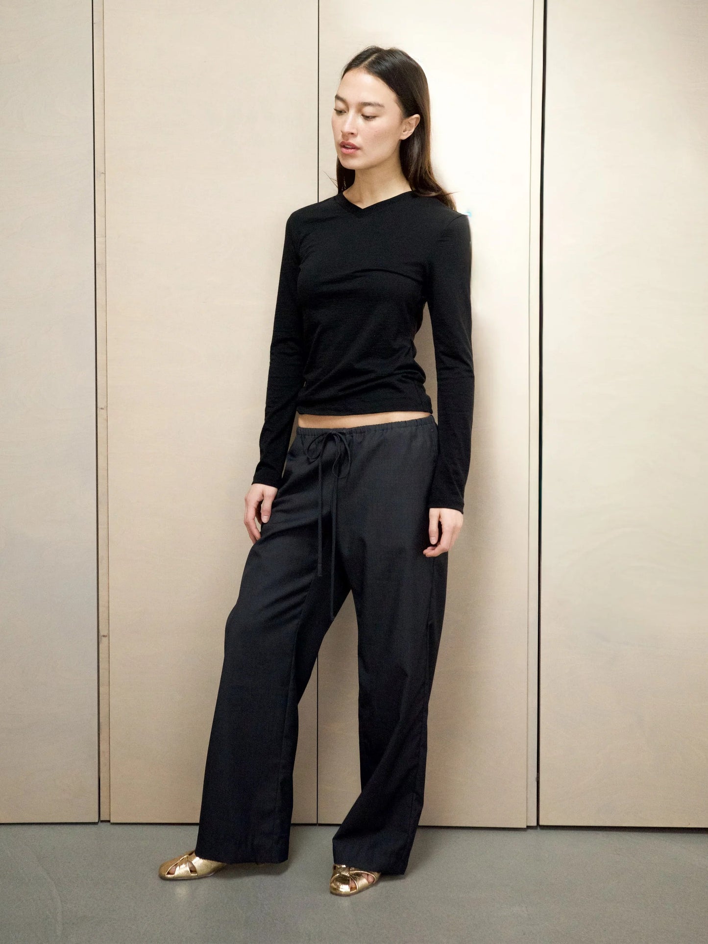High V-Neck Long Sleeve - Black